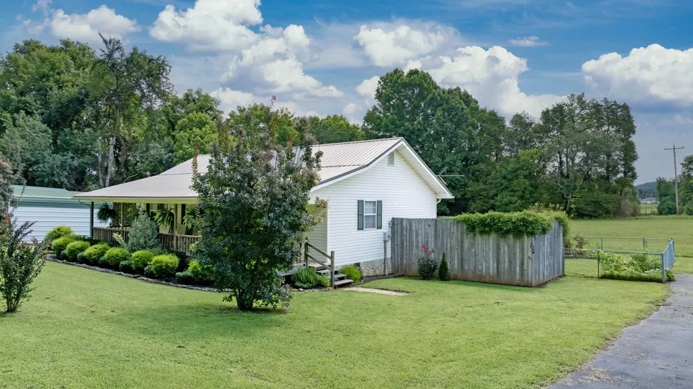 8664 Old Dixie Highway Spring City, TN 37381