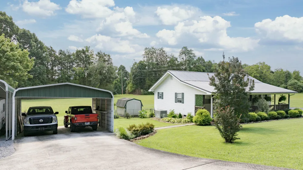 8664 Old Dixie Highway Spring City, TN 37381
