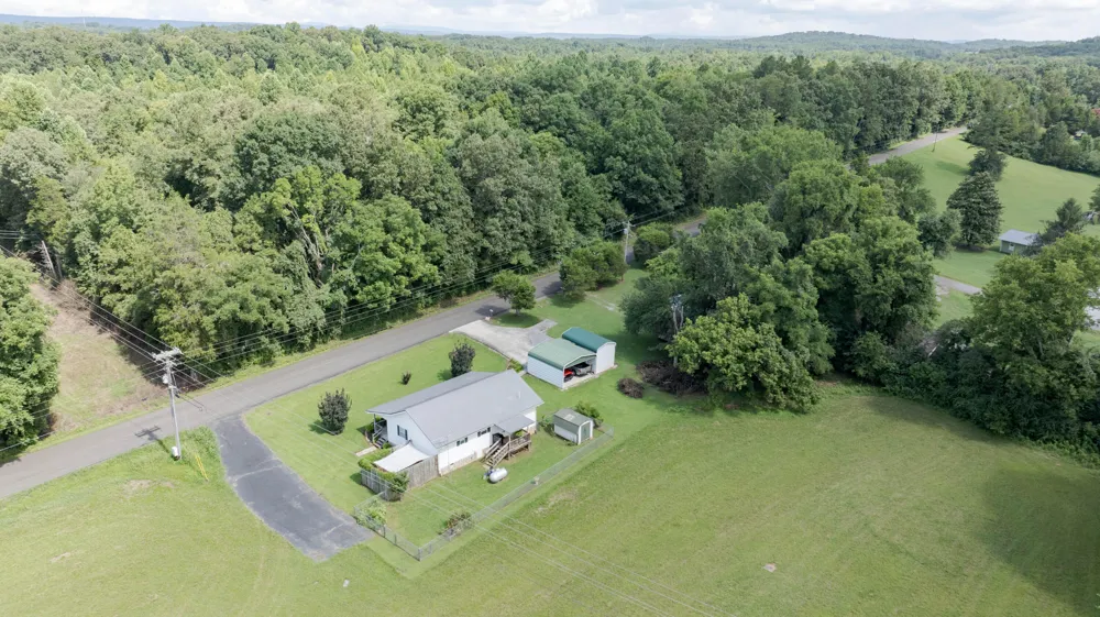 8664 Old Dixie Highway Spring City, TN 37381