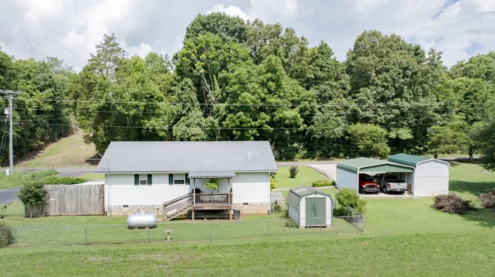 8664 Old Dixie Highway Spring City, TN 37381