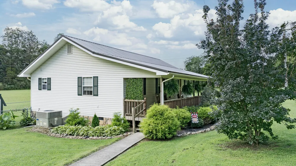 8664 Old Dixie Highway Spring City, TN 37381