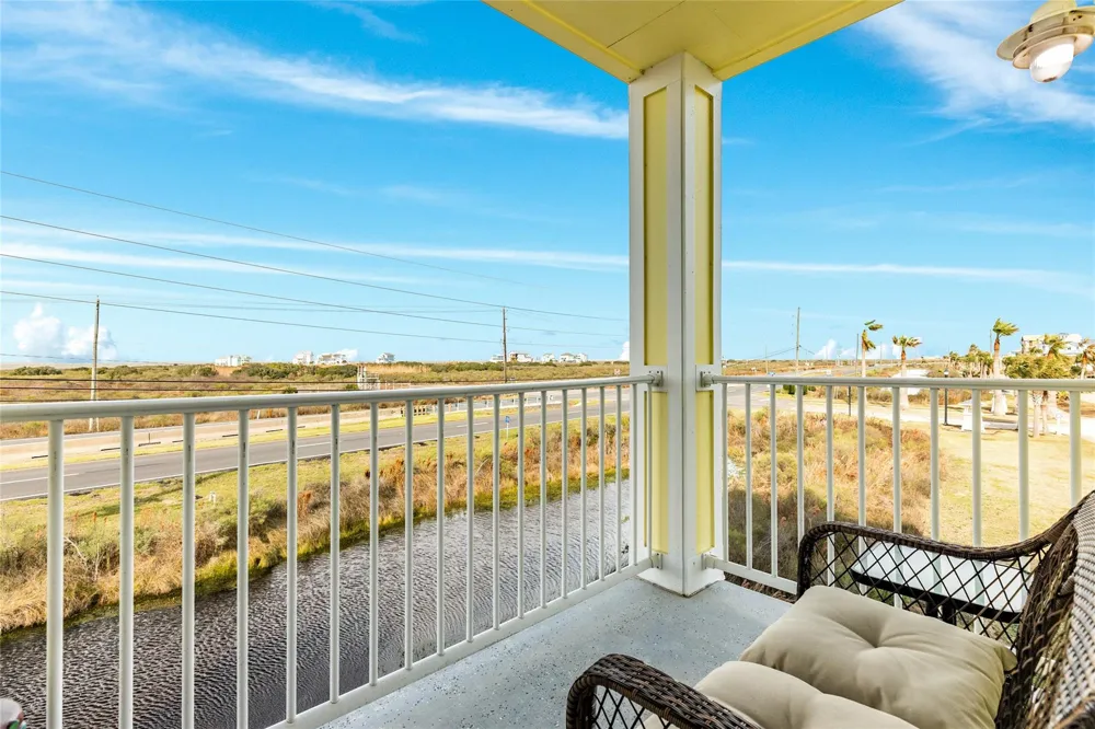 4111 Pointe West Drive #101 Galveston, TX 77554