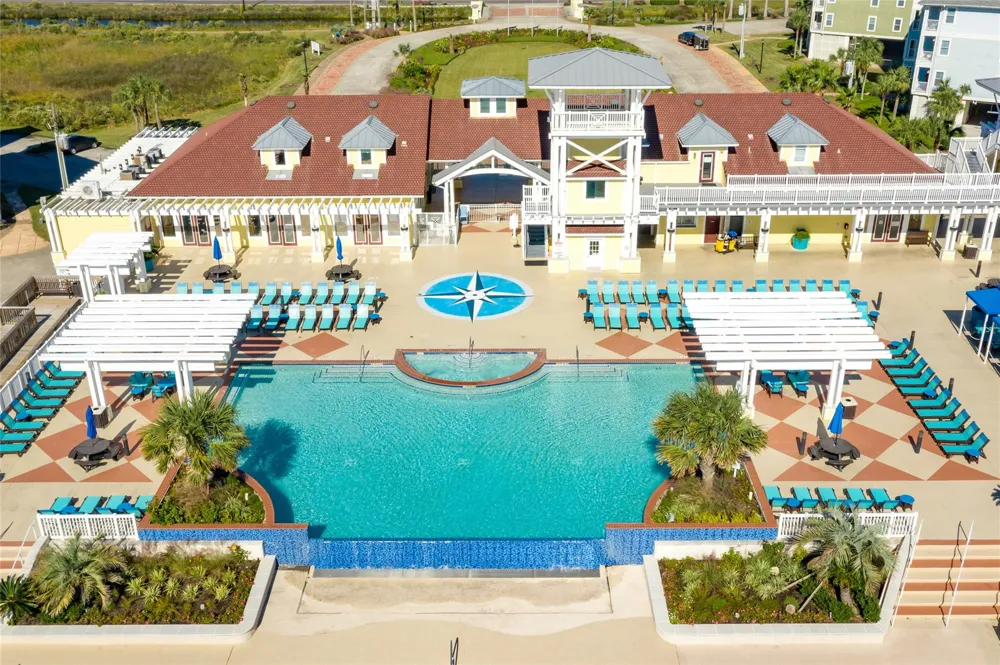4111 Pointe West Drive #101 Galveston, TX 77554