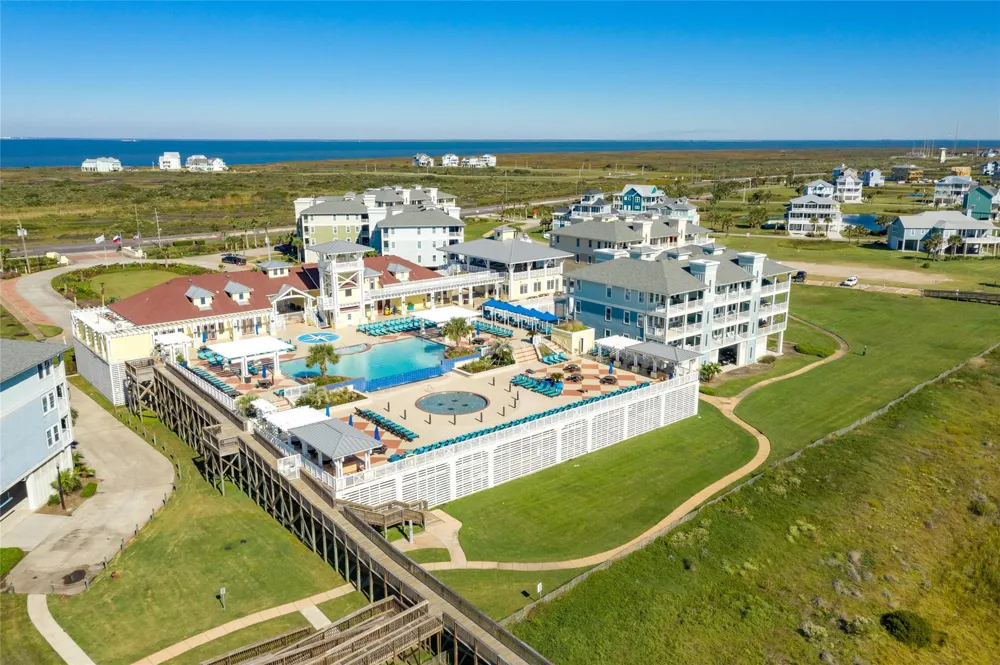 4111 Pointe West Drive #101 Galveston, TX 77554