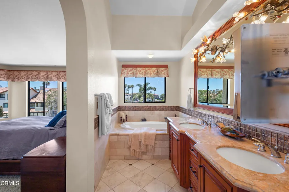 2114 Vina Del Mar Oxnard, CA 93035