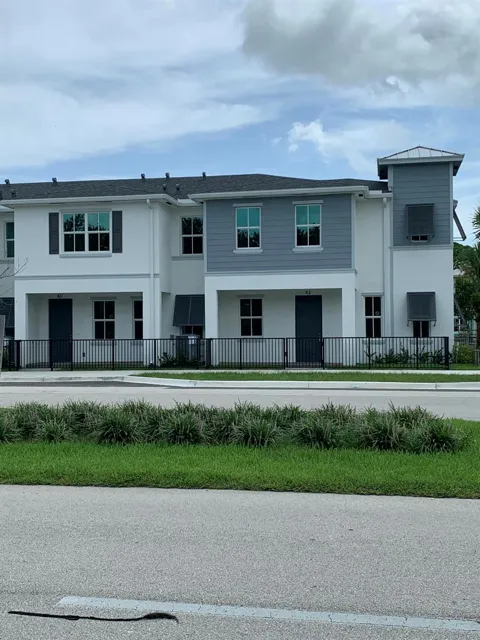 747 SE Central Parkway #42