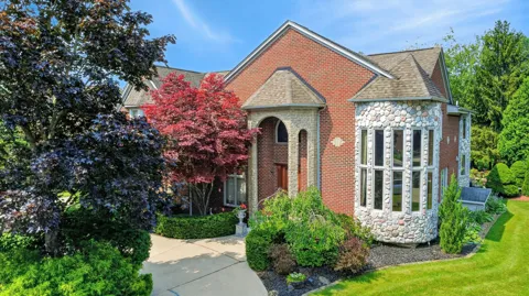 833 Lakewood Drive