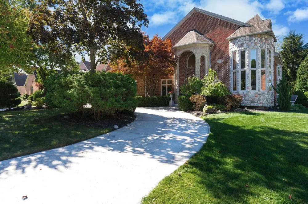 833 Lakewood Drive Rochester Hills, MI 48309