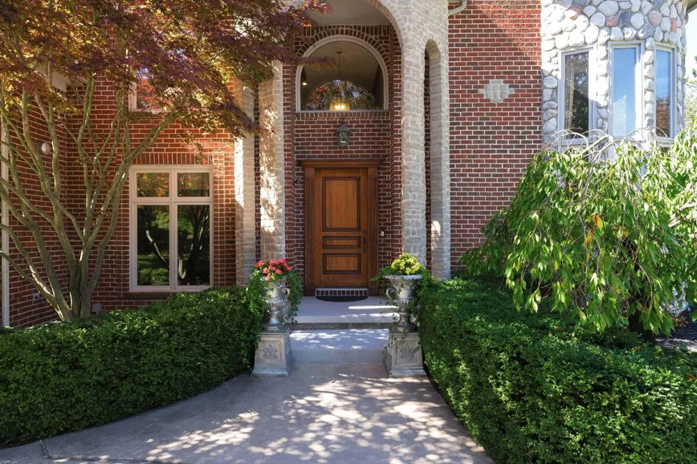 833 Lakewood Drive Rochester Hills, MI 48309