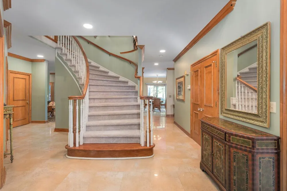 833 Lakewood Drive Rochester Hills, MI 48309