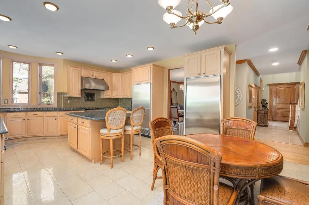833 Lakewood Drive Rochester Hills, MI 48309
