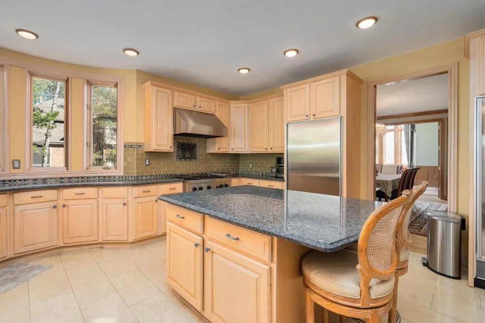 833 Lakewood Drive Rochester Hills, MI 48309