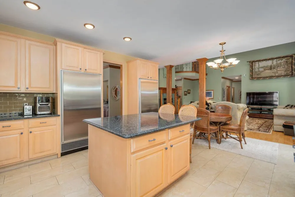 833 Lakewood Drive Rochester Hills, MI 48309