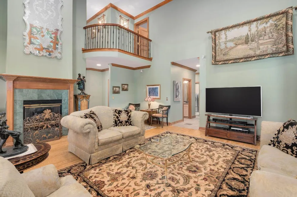 833 Lakewood Drive Rochester Hills, MI 48309