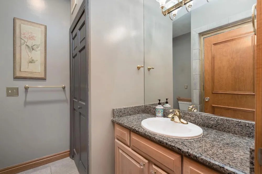 833 Lakewood Drive Rochester Hills, MI 48309