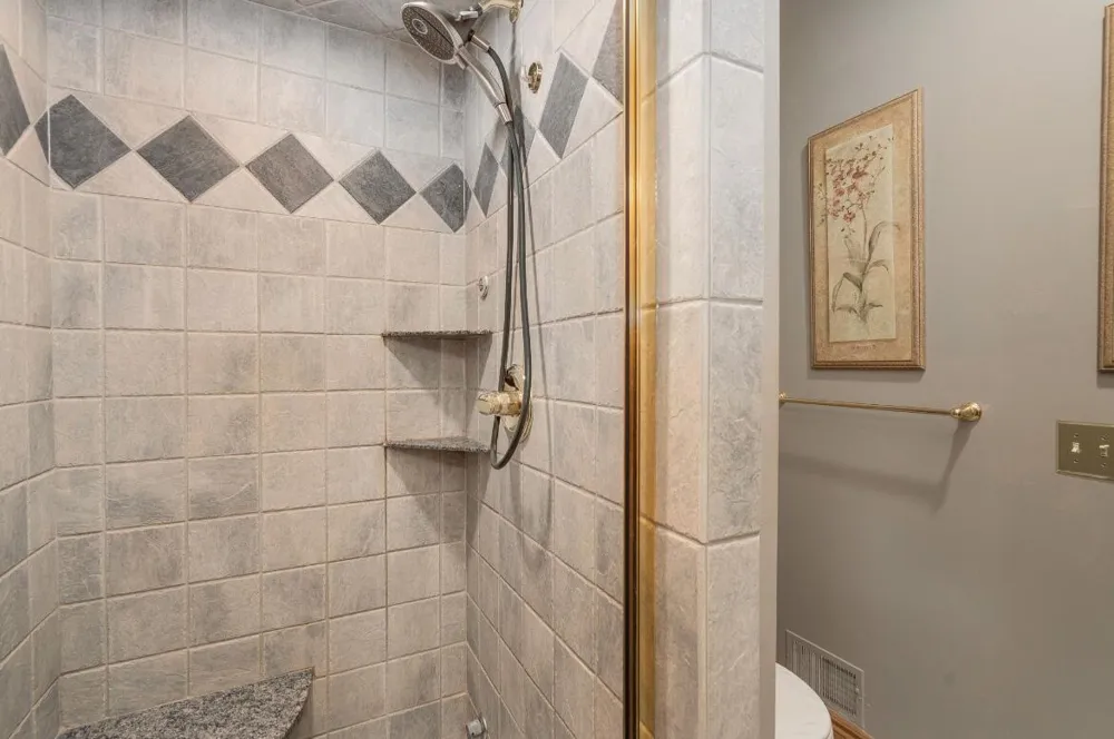 833 Lakewood Drive Rochester Hills, MI 48309