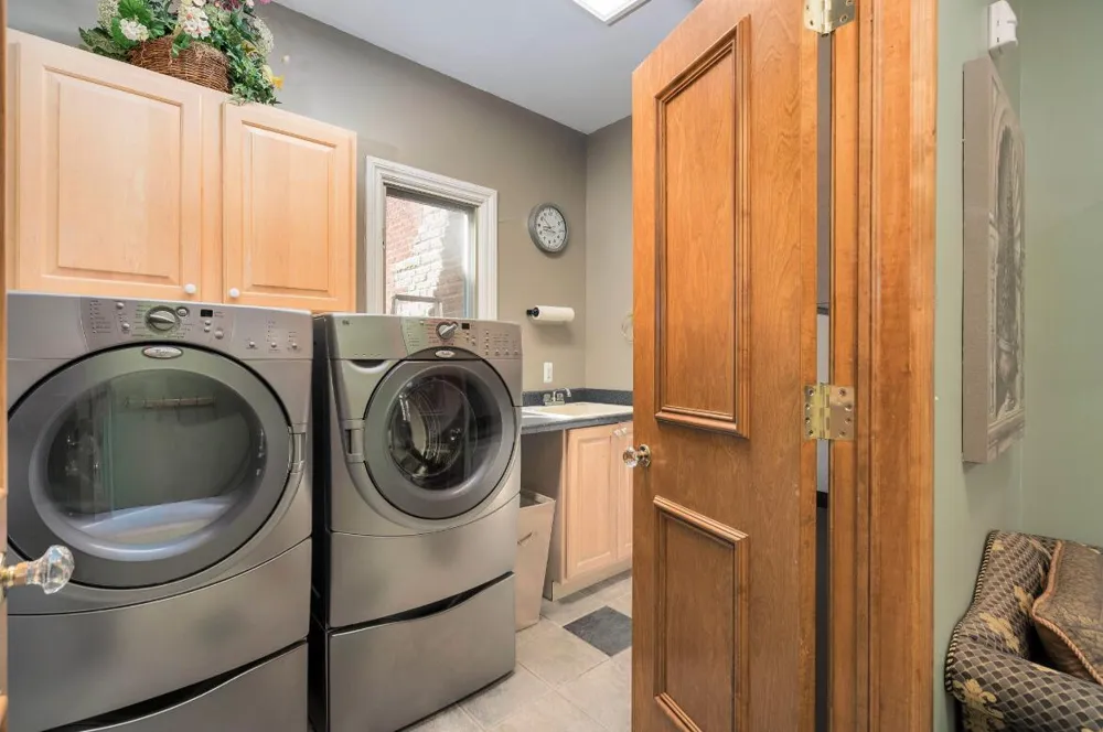 833 Lakewood Drive Rochester Hills, MI 48309