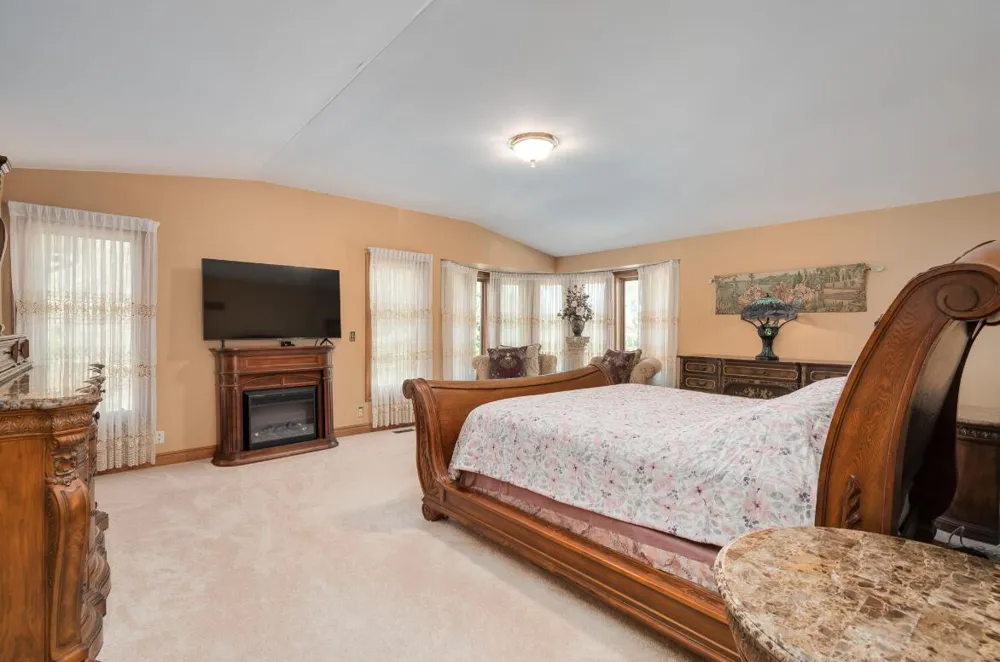 833 Lakewood Drive Rochester Hills, MI 48309