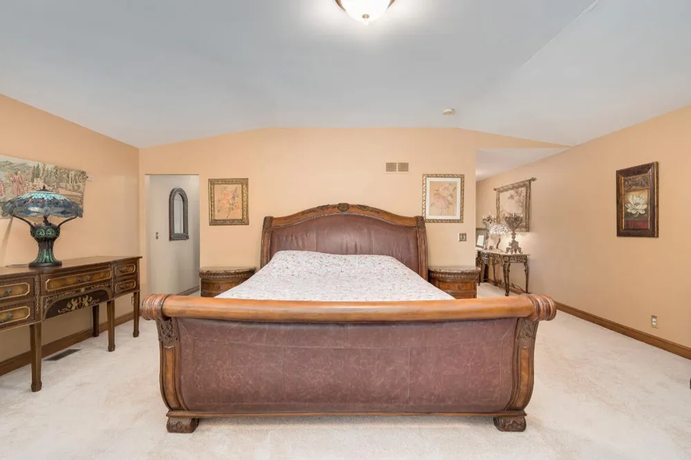 833 Lakewood Drive Rochester Hills, MI 48309