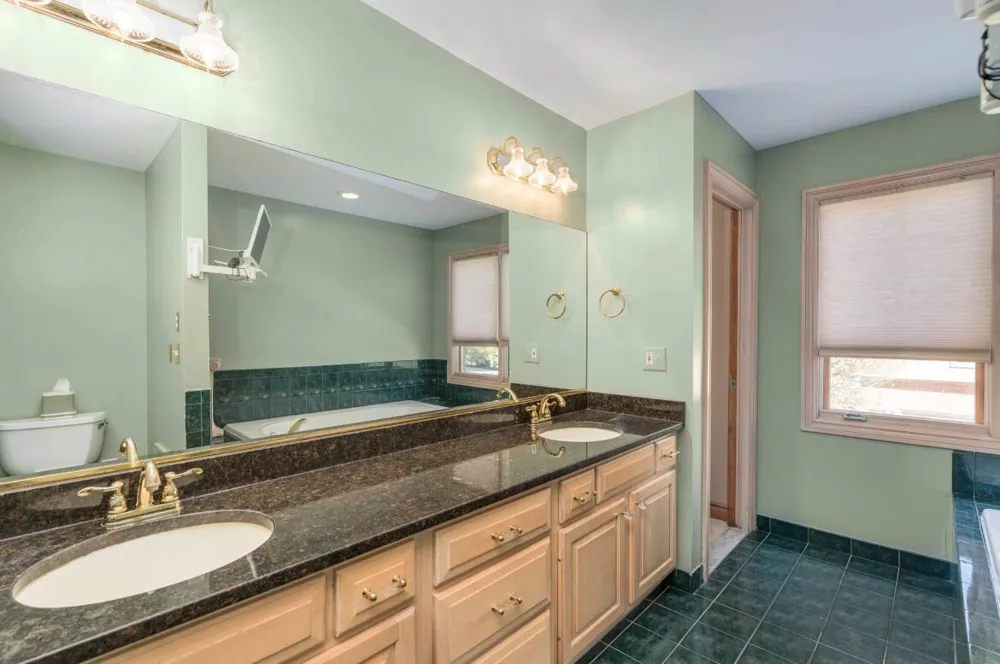 833 Lakewood Drive Rochester Hills, MI 48309