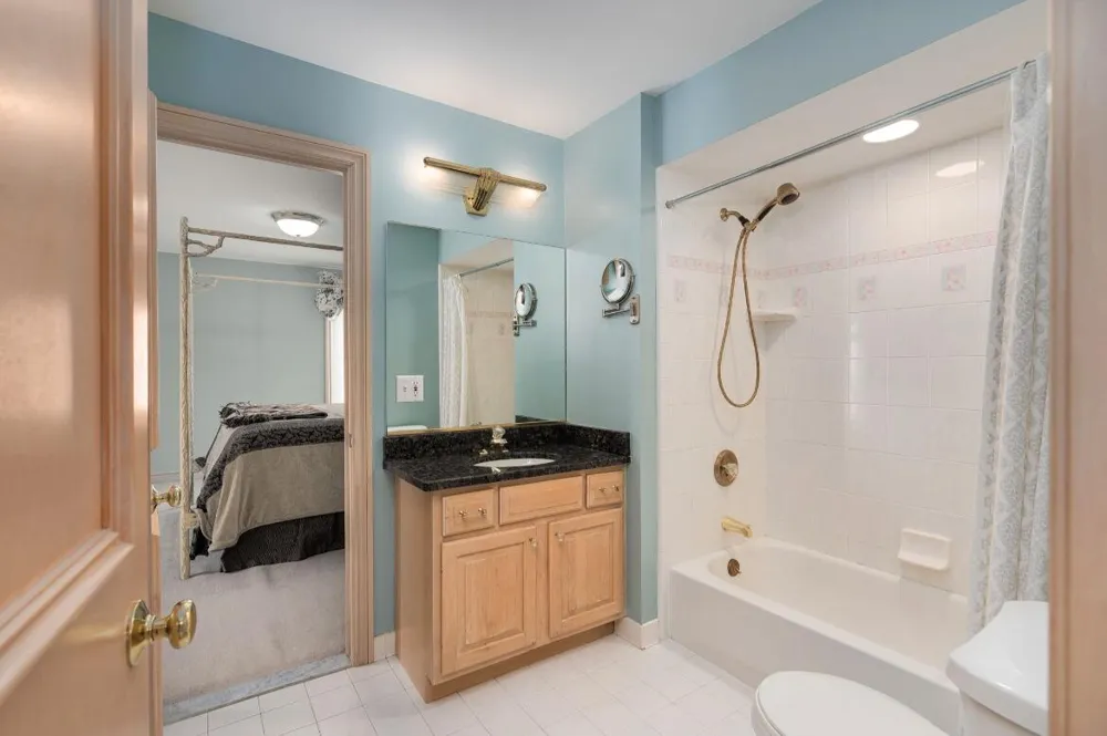 833 Lakewood Drive Rochester Hills, MI 48309