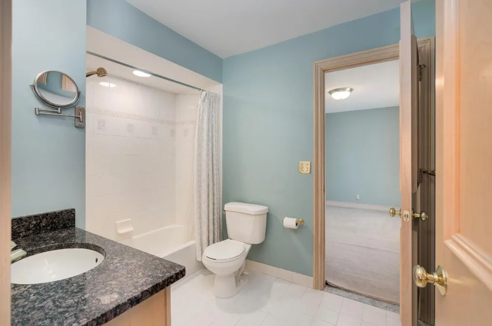 833 Lakewood Drive Rochester Hills, MI 48309