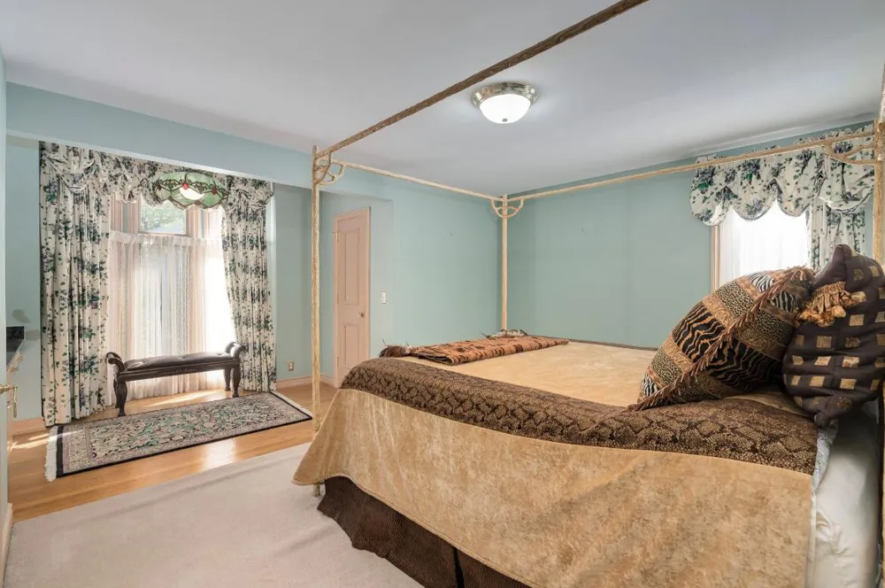 833 Lakewood Drive Rochester Hills, MI 48309
