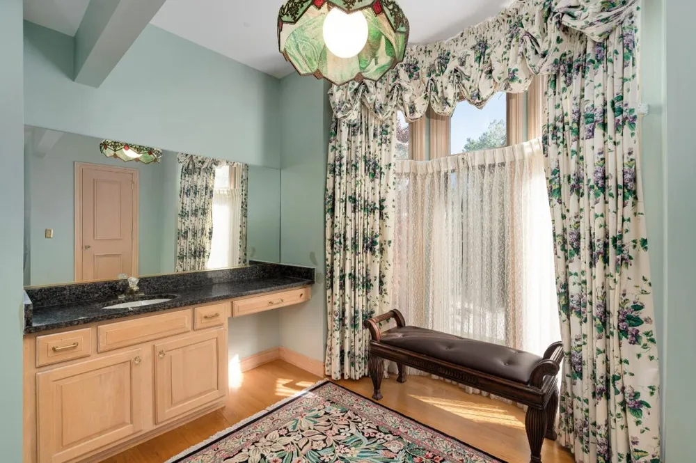 833 Lakewood Drive Rochester Hills, MI 48309