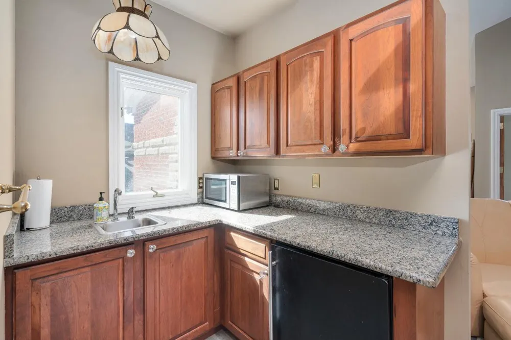 833 Lakewood Drive Rochester Hills, MI 48309