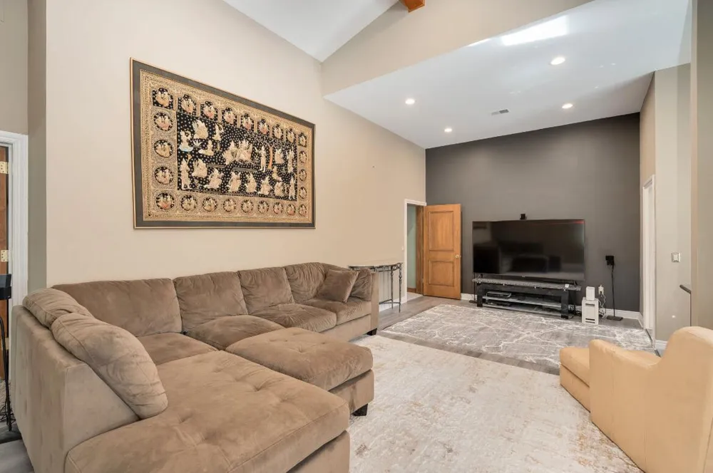 833 Lakewood Drive Rochester Hills, MI 48309