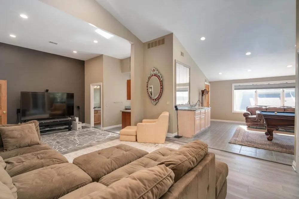833 Lakewood Drive Rochester Hills, MI 48309