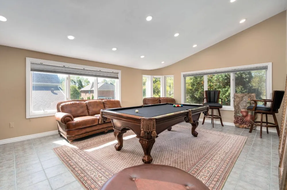 833 Lakewood Drive Rochester Hills, MI 48309
