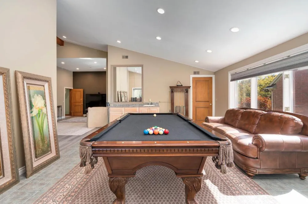833 Lakewood Drive Rochester Hills, MI 48309