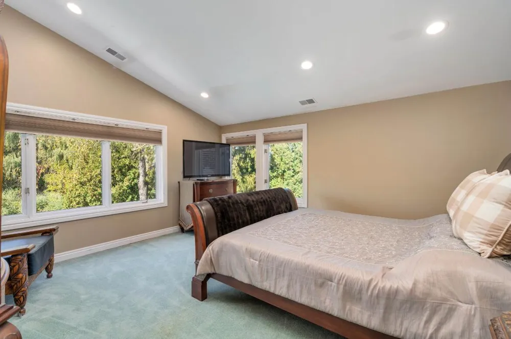 833 Lakewood Drive Rochester Hills, MI 48309