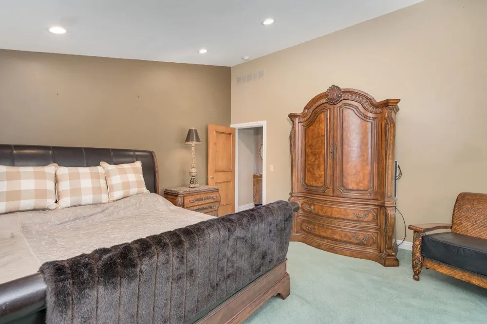833 Lakewood Drive Rochester Hills, MI 48309