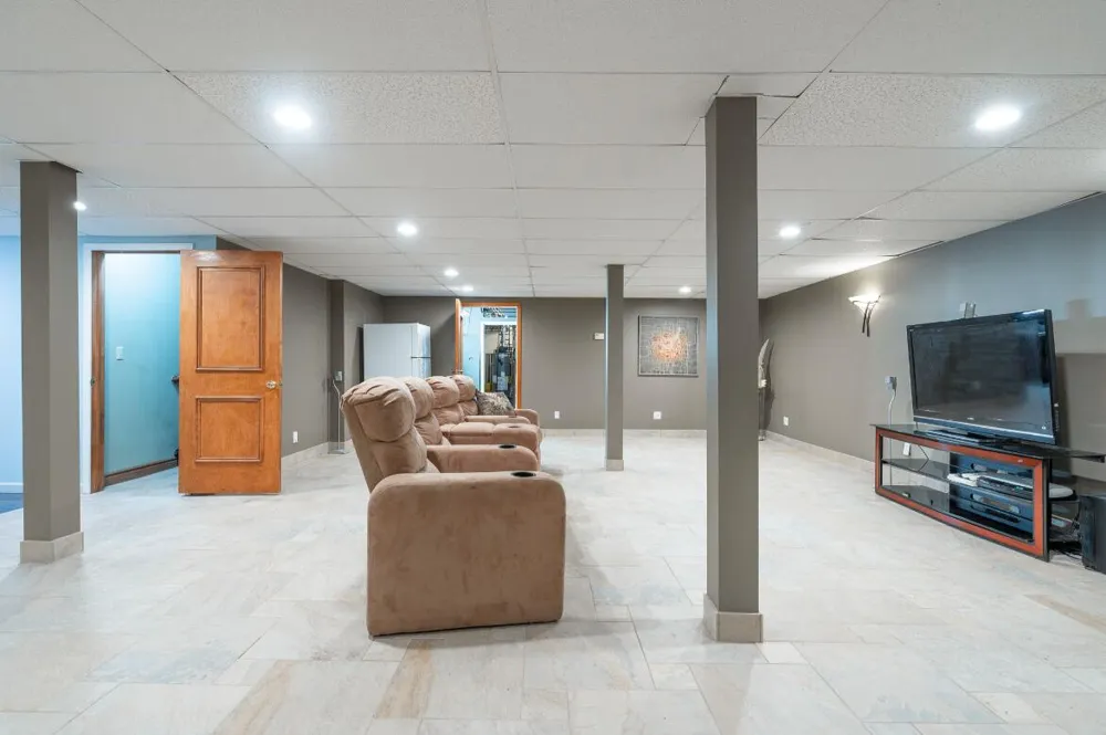 833 Lakewood Drive Rochester Hills, MI 48309