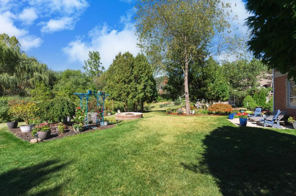833 Lakewood Drive Rochester Hills, MI 48309
