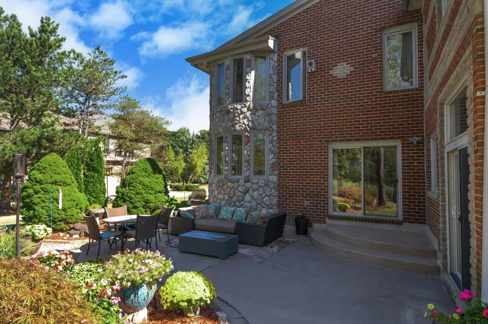 833 Lakewood Drive Rochester Hills, MI 48309