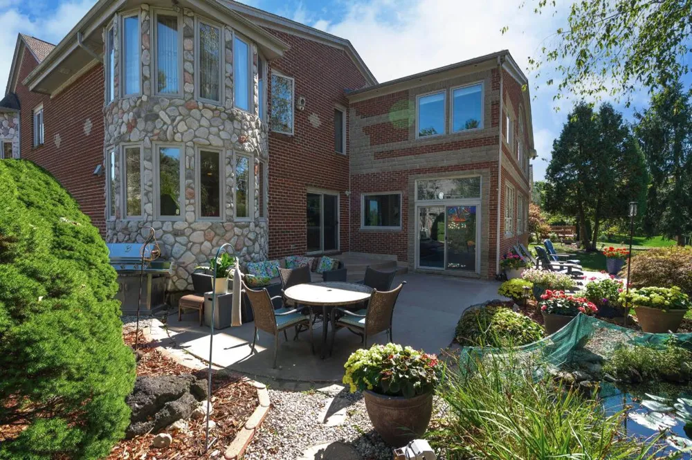 833 Lakewood Drive Rochester Hills, MI 48309
