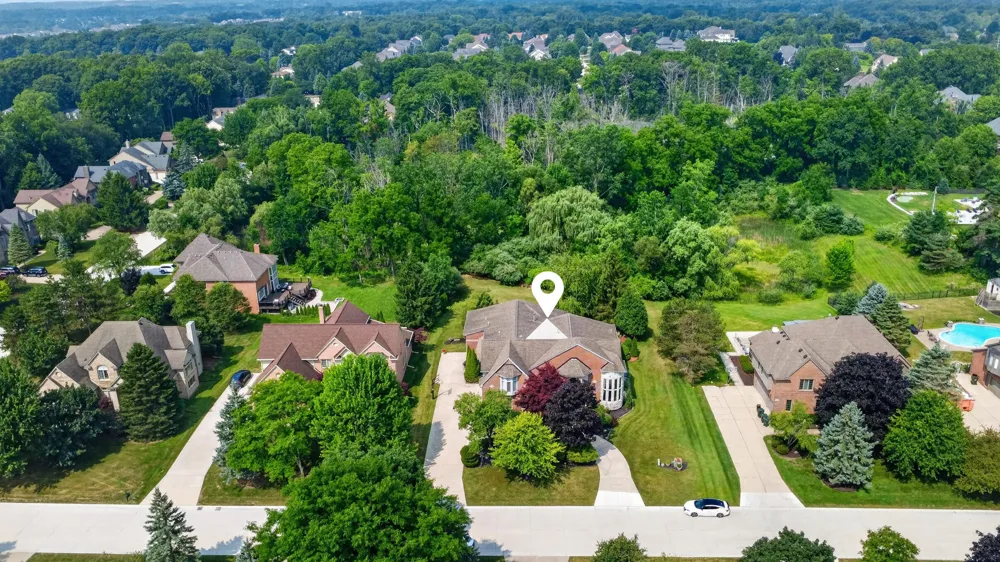 833 Lakewood Drive Rochester Hills, MI 48309