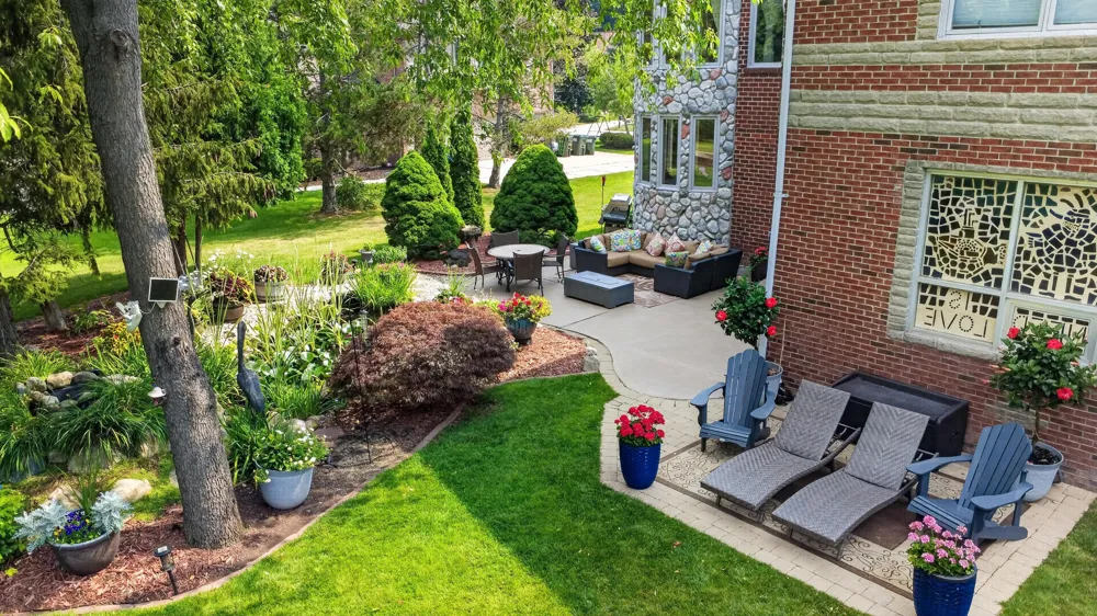 833 Lakewood Drive Rochester Hills, MI 48309
