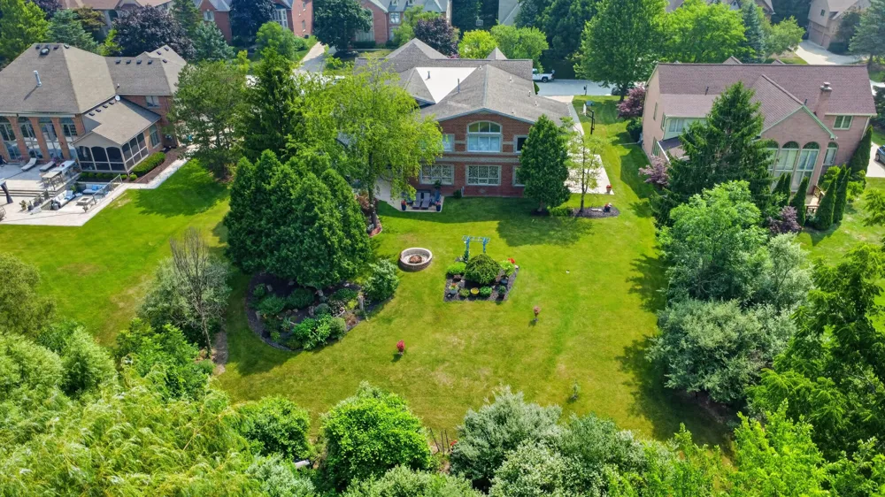 833 Lakewood Drive Rochester Hills, MI 48309