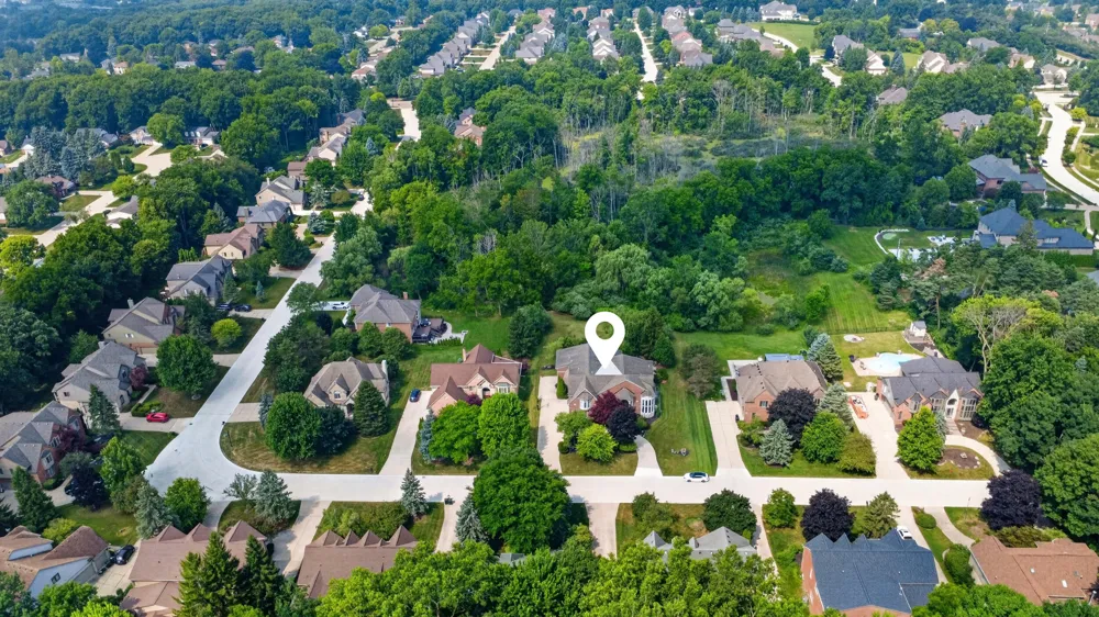 833 Lakewood Drive Rochester Hills, MI 48309