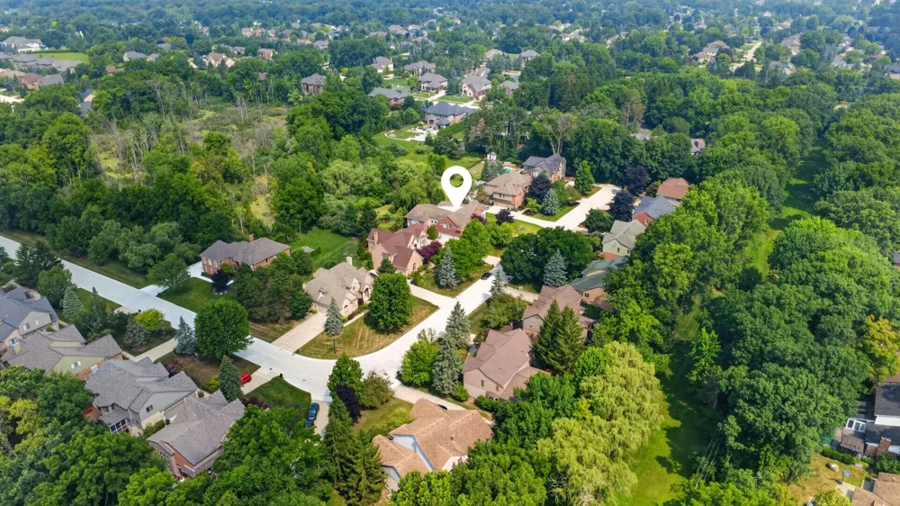 833 Lakewood Drive Rochester Hills, MI 48309