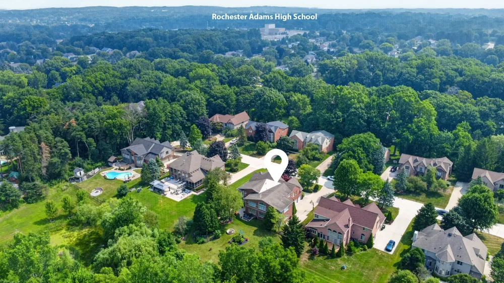 833 Lakewood Drive Rochester Hills, MI 48309