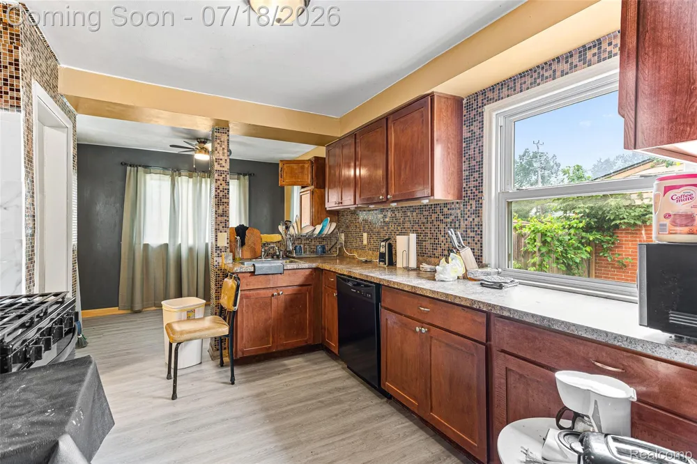 31535 Rush Street Garden City City, MI 48135
