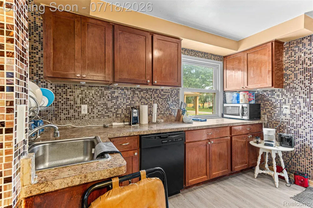 31535 Rush Street Garden City City, MI 48135