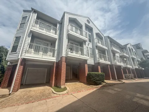 9823 Summerwood Circle #2004