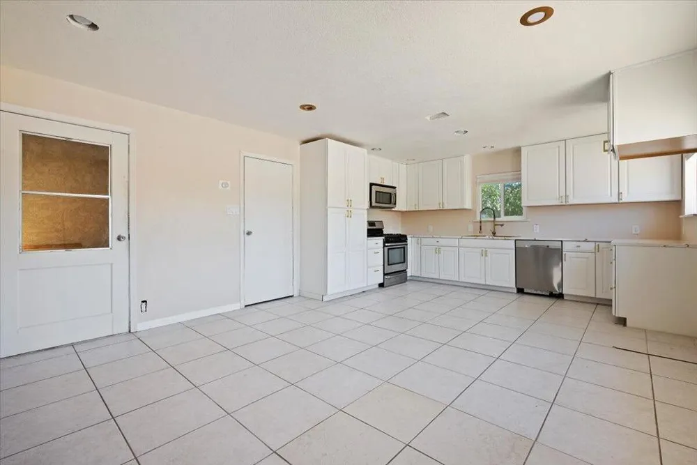 5975 Lupine Avenue 29 Palms, CA 92277