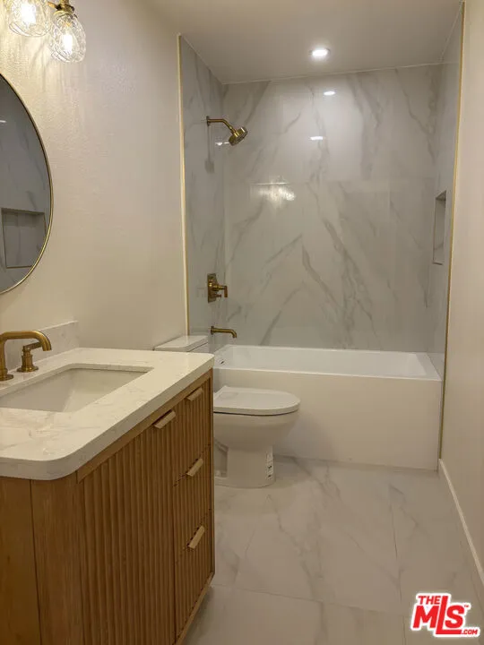23635 Park Capri #30 Calabasas, CA 91302